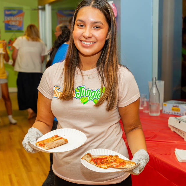 Female Staff With Pizza 640